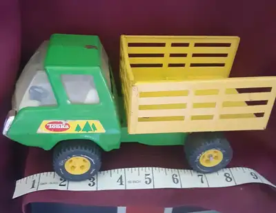 Rare 1970's Tonka Lift Bed Truck Vintage Green And Yellow Forestry Landscaping. B35