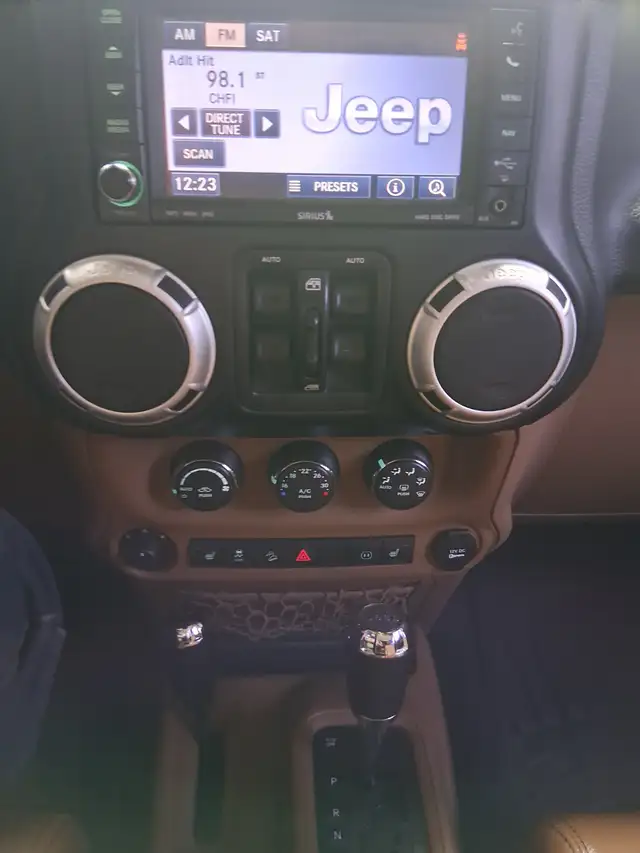 2011 Jeep Wrangler556564728408320005