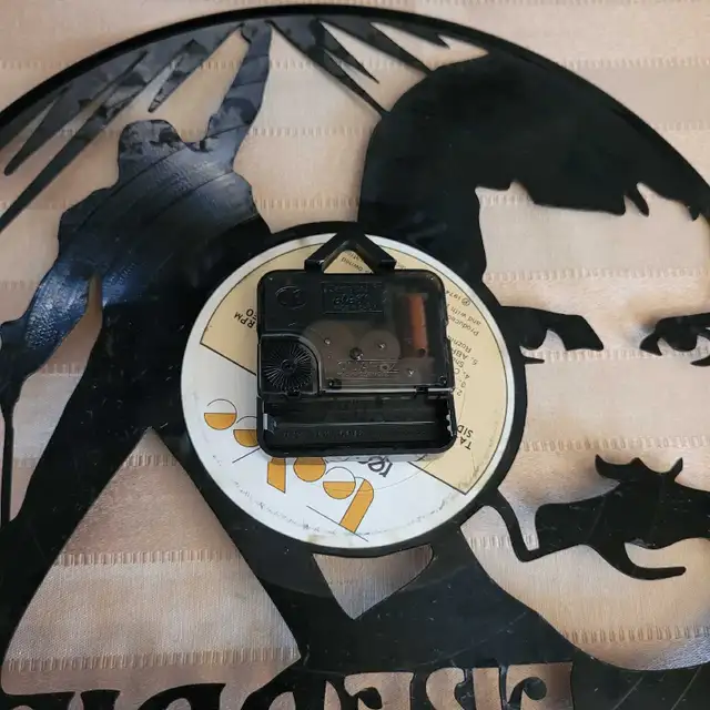 Queen - Freddie Mercury Vinyl Wall Clock in Home Décor & Accents in Markham / York Region - Image 8