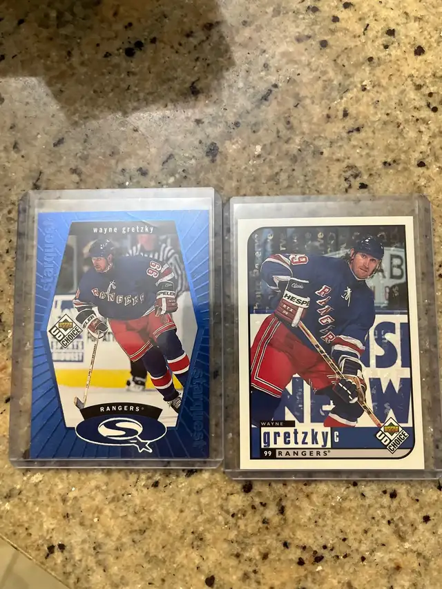 Wayne Gretzky cards  in Arts & Collectibles in Markham / York Region - Image 2