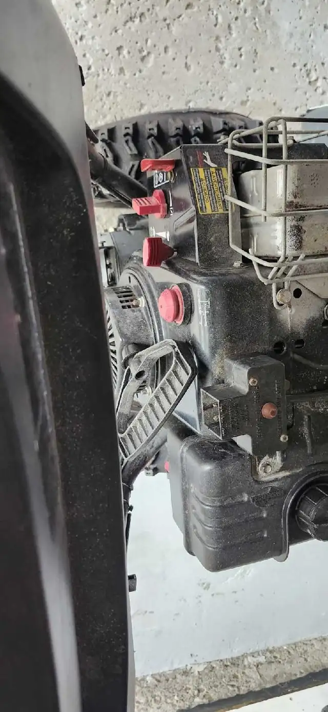 Snow blower in Snowblowers in Mississauga / Peel Region - Image 4