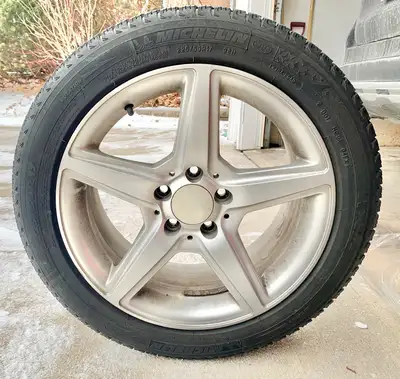 Selling a set of four Michelin X-Ice Xi3 tires on alloy rims. Asking $400 or best offer. New at Cdn...