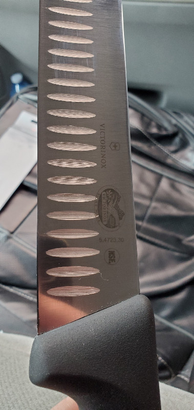 10" Victorinox Fibrox Hollow Edge Ham Knife, Stainless Steel in Hobbies & Crafts in City of Toronto - Image 3