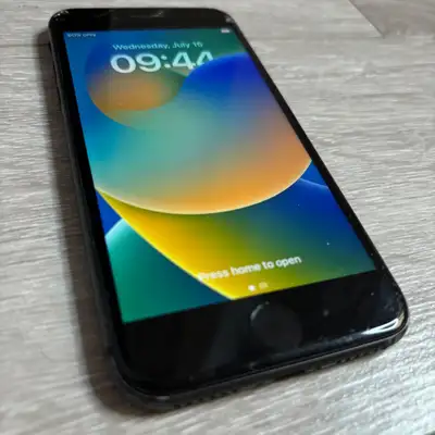 iPhone 8 in okay condition Fully unlocked Fully functional Factory reset and ready to use 64gb 86% b...