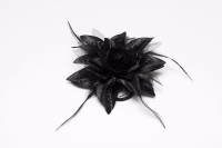 Fleur noir avec plumes 5 ½’’ (neuve)
