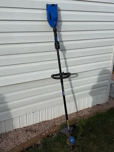 Great condition comes with battery and charger.
