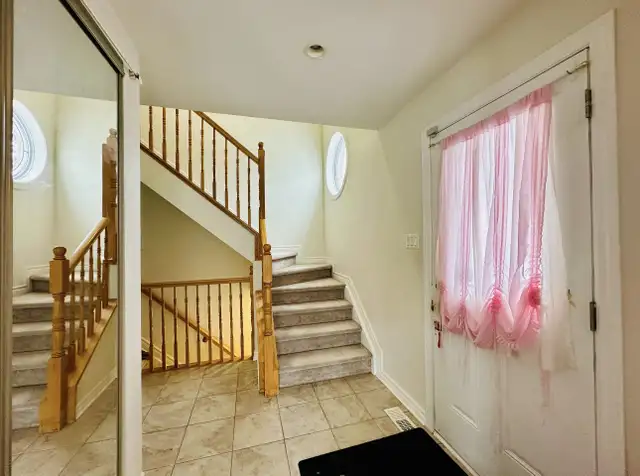 Barrhaven Cresthaven Dr End unit townhome for rent in Long Term Rentals in Ottawa - Image 4