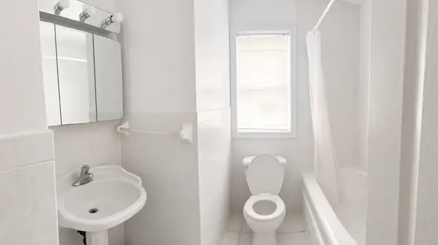Main-Floor Private Room for Rent – Keele & Wilson$995/m + util in Room Rentals & Roommates in City of Toronto - Image 4