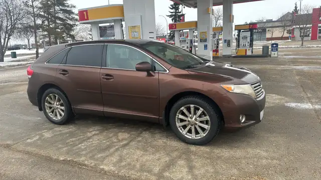 Toyota VENZA 2010 for sale  in Cars & Trucks in Edmonton - Image 9