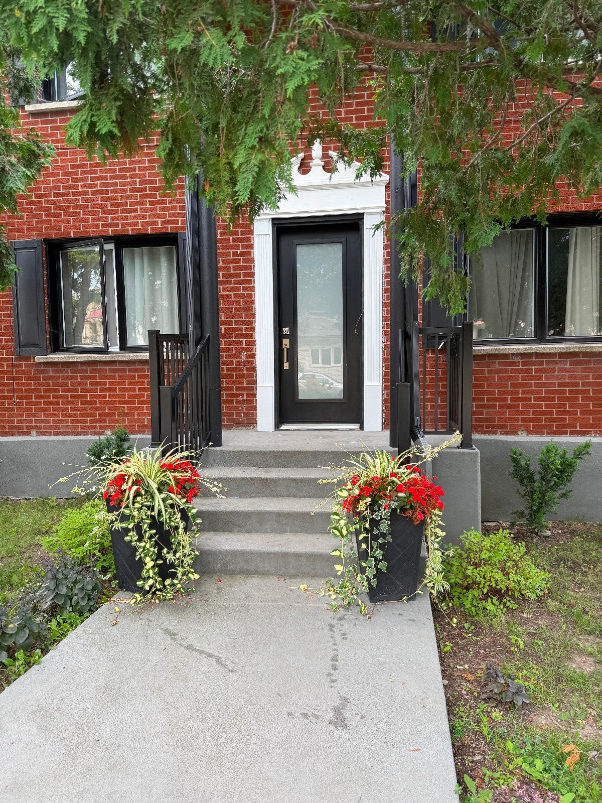 Grand 5 ½ sur deux étages — photo 1