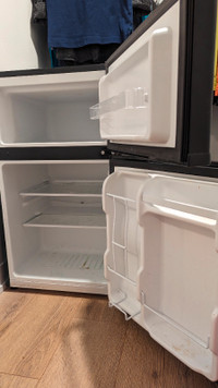 Mini fridge with freezer