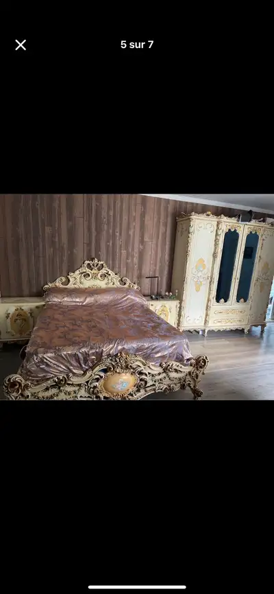 Super set de chambres antique d’europe Deux tables de nuit, meuble garde robe ,tête et pied de lit