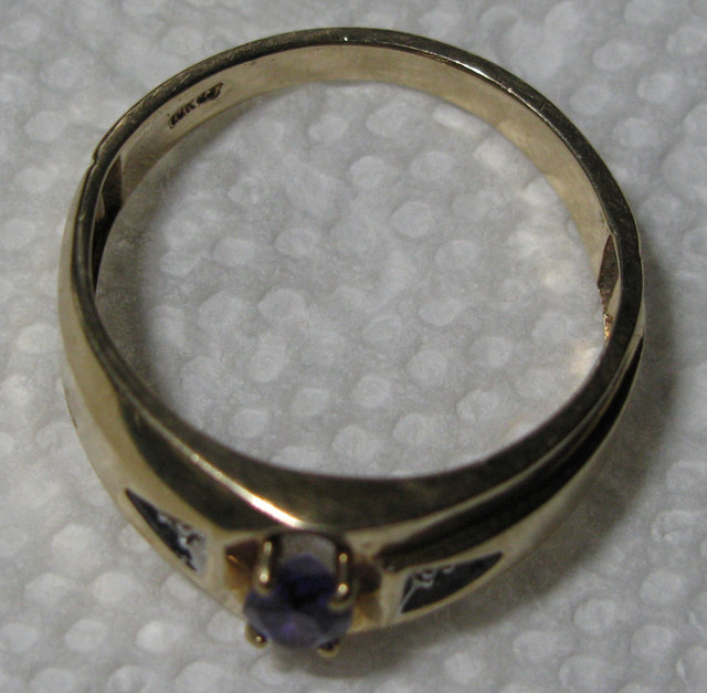 10K Yellow Gold Amethyst Ring Diamond Accents Size 9.5 Unisex in Jewellery & Watches in Saint John - Image 2