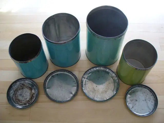 CANNES ANCIENNES AVEC COUVERCLES EN FER in Other in Thetford Mines - Image 3