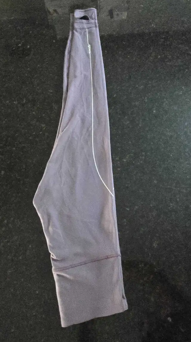 Lulu & Puma Workout Pants S-M Women / XL Girls in Women's - Bottoms in Gatineau - Image 8