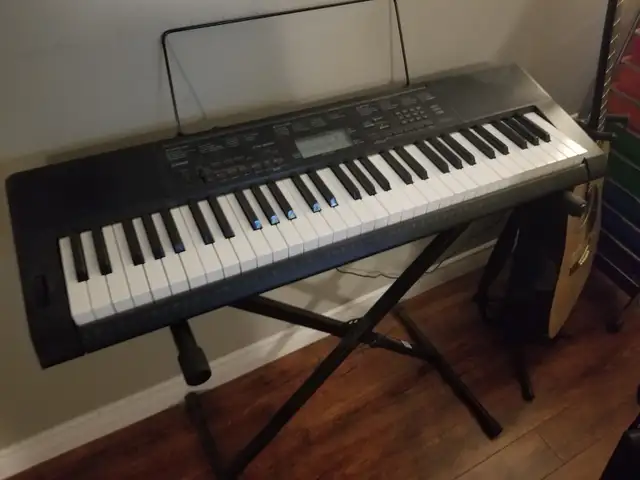 Starter electric piano. in Pianos & Keyboards in Bedford - Image 2