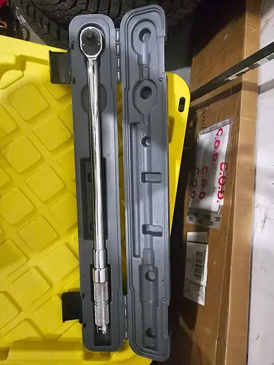 This pre-owned proto torque wrench is a reliable and essential tool for precision automotive and mec...