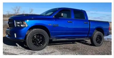 Krankoffroad rims and tires bolt pattern 5x139.7 or 5x127. With offset-18 35/12.5T20 with predator n...