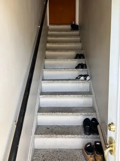 Large 5 1/2 apartment is available for rent in LaSalle