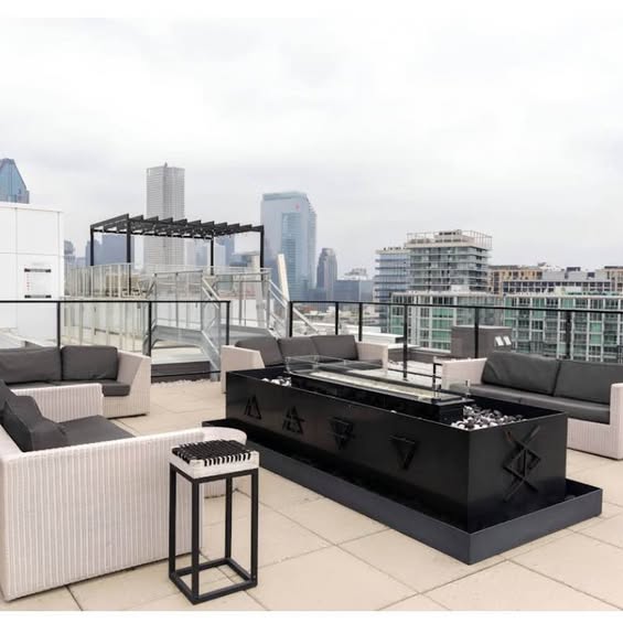 Griffintown Canal-View Condo – Lease Transfer — photo 3