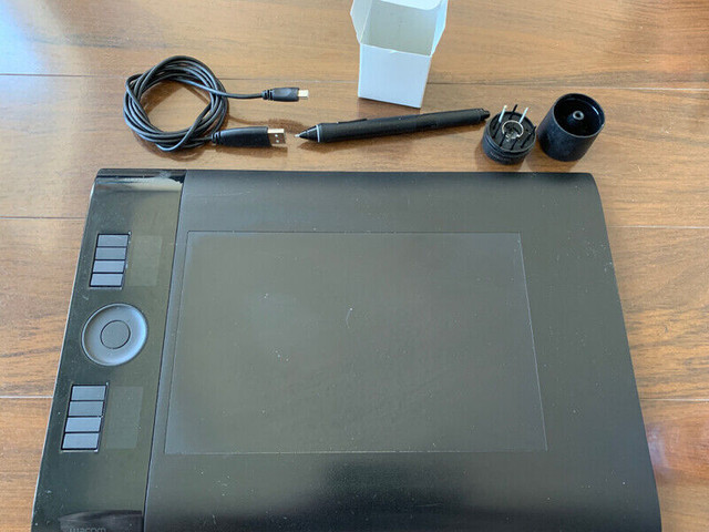 Wacom Intuos PTK-640 Drawing Tablet dans Accessoires pour iPad et tablettes  à Longueuil/Rive Sud