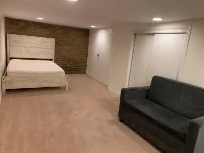 Bachelor Apartment for Rent – Davisville (Millwood Rd, Toronto)