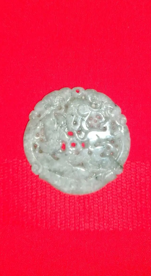 Light Green BURMESE JADE PENDANT Depicting  Mice at Play. in Arts & Collectibles in Calgary - Image 8