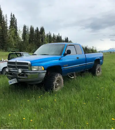 1999 Dodge Ram 2500 Cummins Diesel -Edge comp box -BD Super B turbo -150hp injectors -Dual disc clut...