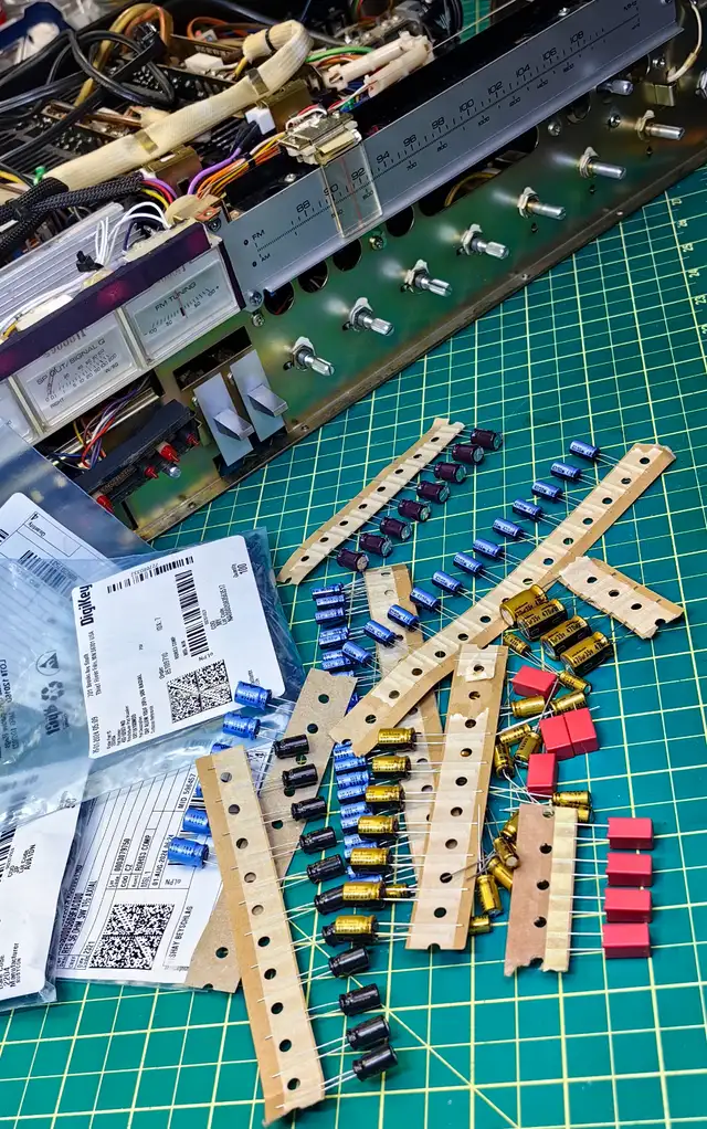 Vintage YAMAHA Receiver CR-2020/1020 Restoration in Stereo Systems & Home Theatre in Markham / York Region - Image 4