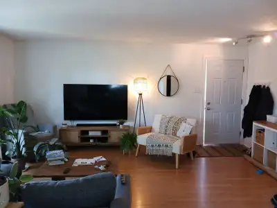 1er aout - 2 cc rénové (1100pc) | Beautiful renovated 2 bdr apt