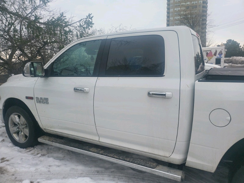Car dodge ram on sale. In good condition. Left for bank les Cars