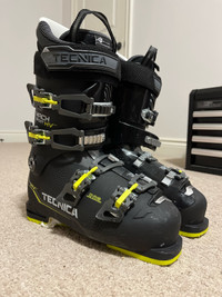 Ski boots only one year use in very good shape. Size 260-265. 