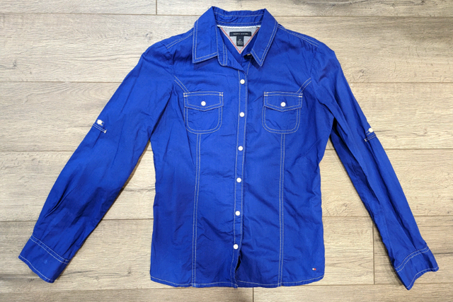 EUC - Women's Tommy Hilfiger Blue Long Sleeve Shirt Size S in Women's - Tops & Outerwear in Oshawa / Durham Region - Image 6