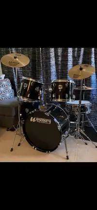 5 Piece Drum Kit w/Cymbals 