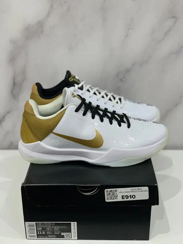 Nike Kobe 5 Protro Big Stage/Parade size 10 in Men's Shoes in Markham / York Region - Image 2