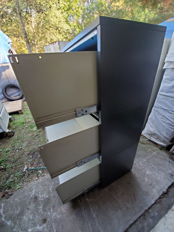 Dasco Professional Lateral Fieling Cabinet W 3 Sliding Drawers in Other in Windsor Region - Image 4