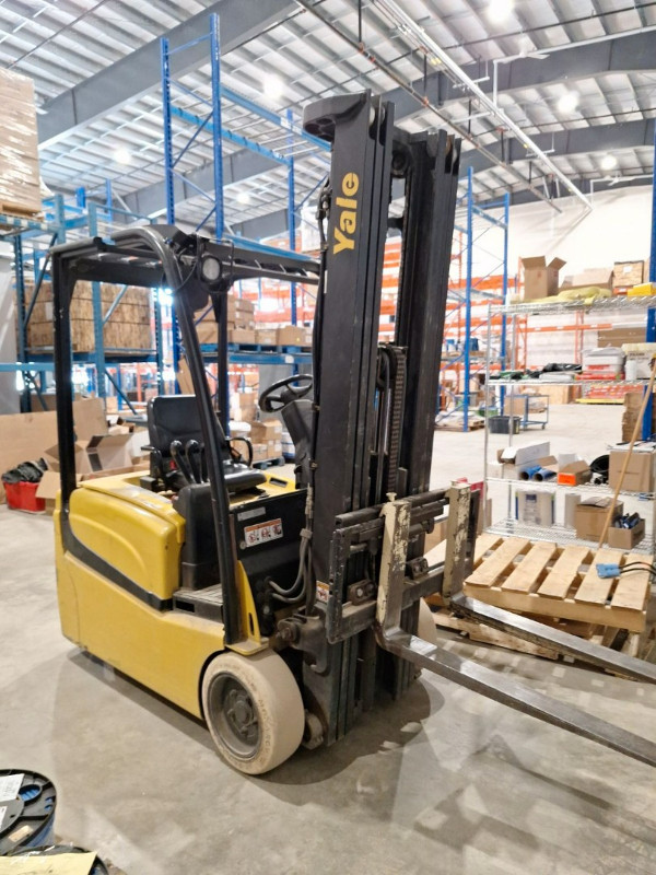 2015 Yale Forklift in Heavy Equipment in Terrace - Image 4