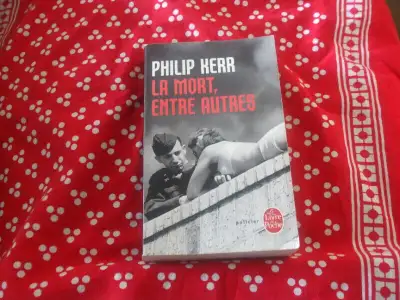 État bon, roman policier polar, format de poche, couverture souple Résumé : On se souvient de Bernie...