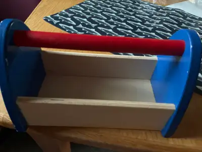 This sturdy wooden toy toolbox is a fantastic pre-loved find, perfect for your little builder to sto...