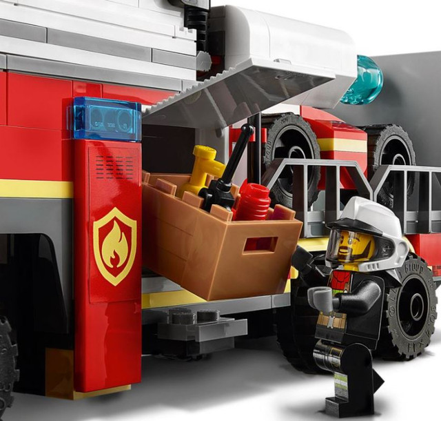 LEGO City L’unité de commandement des pompiers, Ensemble de cons dans Jouets et jeux  à Longueuil/Rive Sud - Image 3