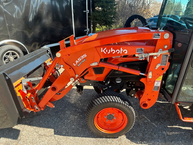 LOADED -  2021 KUBOTA LX3310HSTCC Tractor With Cab / AC / Heat in Other in Woodstock - Image 3