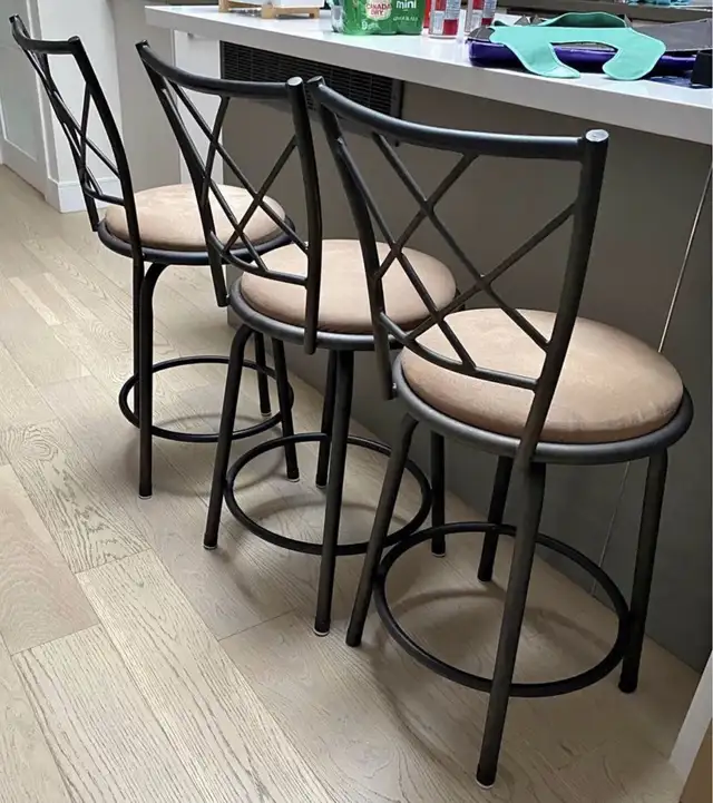 Set of Three Swivel Bar Stools in Chairs & Recliners in City of Toronto - Image 2