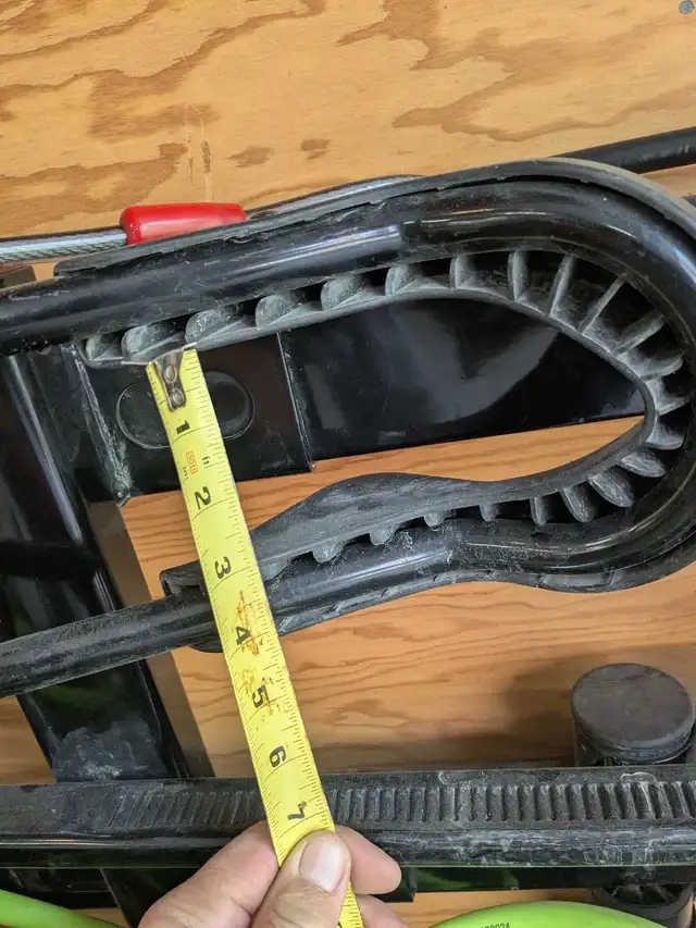 Yakima holdup mount hitch tray bike rack in Other in Kingston - Image 4