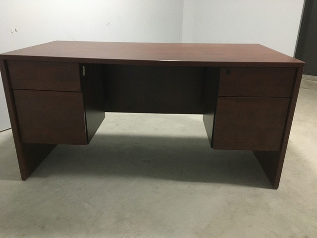 Executive Double Pedestal Desk in Desks in Kitchener / Waterloo - Image 2