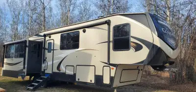 I’m selling a 2019 Cougar 368MBI fifth wheel, perfect for family adventures with its 4 slide-outs an...
