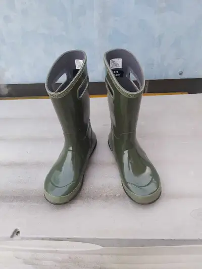 Rain Boots, High End Boots, Size 6 US, 39 EU, Youth Style, Very Good Condition, $10