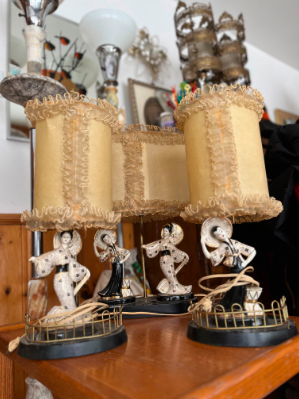 Ensemble de 3 lampes 1950 asiatiques avec abats jours d’origine dans Éclairage intérieur et plafonniers  à Ouest de l’Île