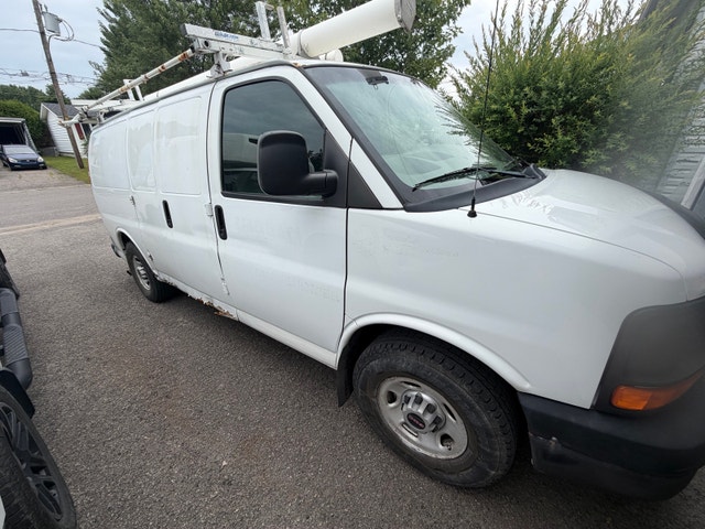 Gmc savana 2013 — photo 2