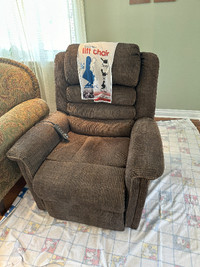Catnapper power lift upholtered chair