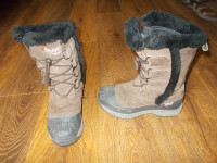 Ladies size 7 range boots and shoes.  Brand Names!